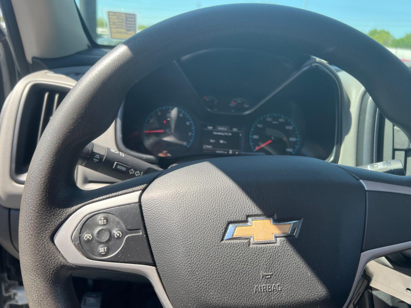 2016 WHITE Chevrolet Colorado Work Truck Ext. Cab 2WD (1GCHSBEA2G1) with an 2.5L L4 DOHC 16V GAS engine, 6A transmission, located at 420 I-35E, Lancaster, TX, 75146, (469) 297-4144, 32.593929, -96.823685 - Photo#4